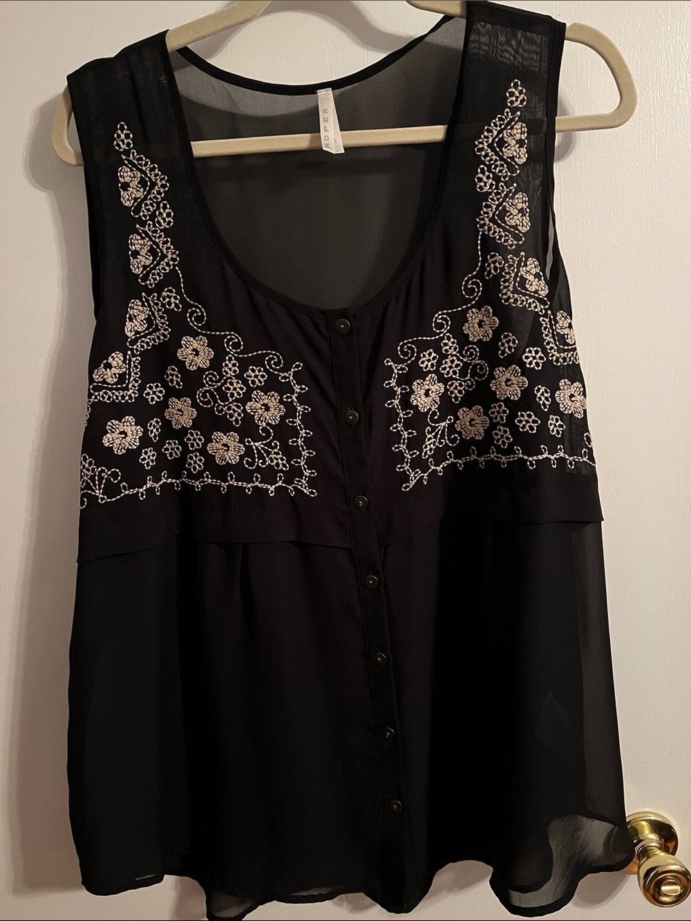 Roper Black Sleeveless Embroidered Button-Front Blouse